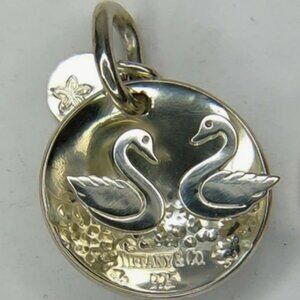 NEW TIFFANY & CO BERRY MARLOW STERLING SILVER 925 CONCAVE ROUND 3D SWANS PENDANT